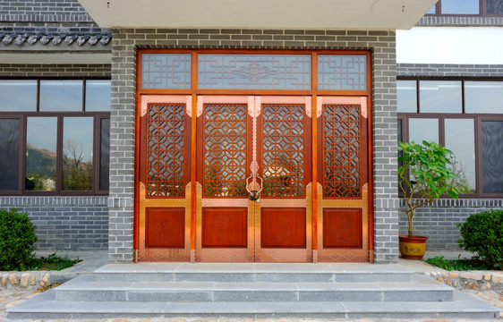 中式雕花实木大门