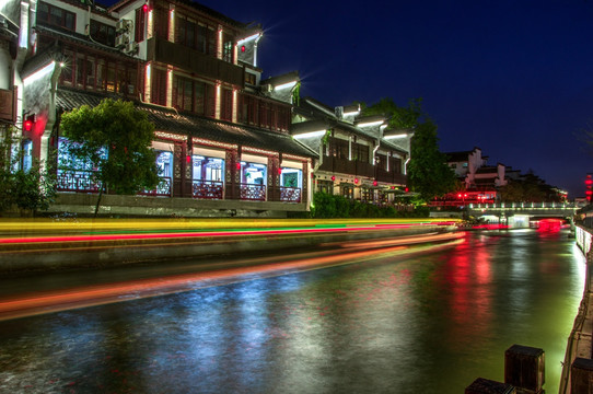 水乡古建筑夜景