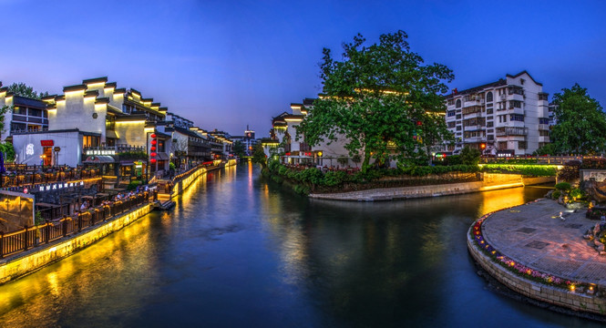 水乡古建筑夜景