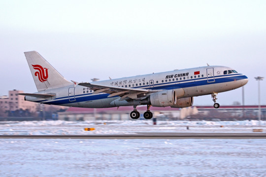 雪地 飞机起飞 中国国际航空