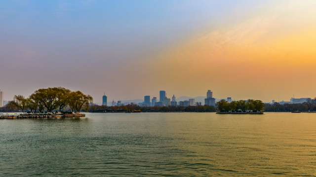 大明湖风光