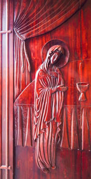 门上的圣母像 木雕 浮雕