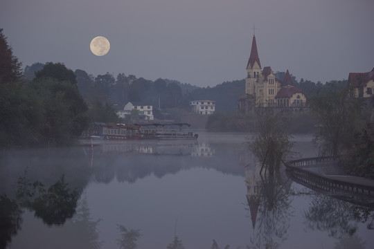 湖畔别墅 月亮