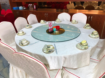饭店餐桌