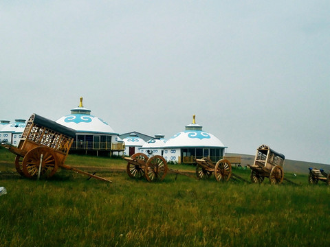 草原蒙古包勒勒车