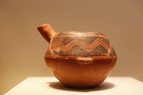 大汶口文化时期彩陶盉
