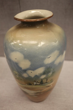 摩尔多瓦国礼彩绘风景瓷瓶