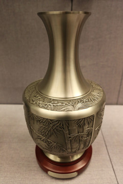 马来西亚国礼雕花锡瓶