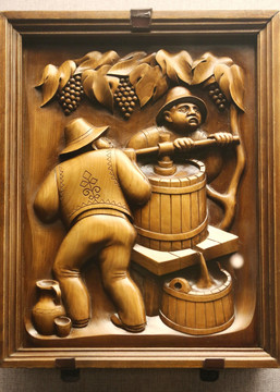 摩尔多瓦国礼木雕画酿酒