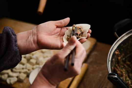包饺子
