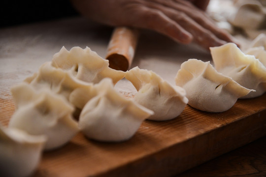 包饺子