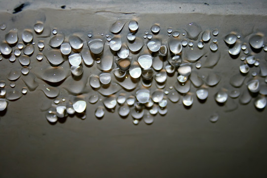 湿气 墙面水滴
