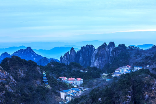 清晨宁静的黄山