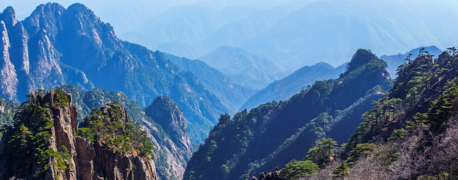 重峦叠嶂