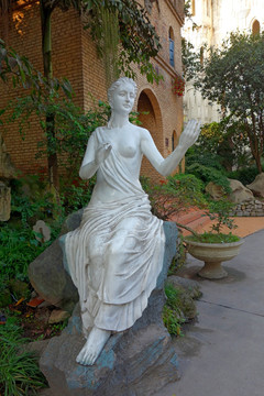 欧洲女人雕塑