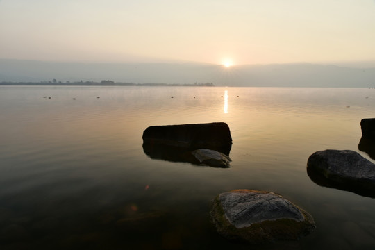 西昌邛海日出