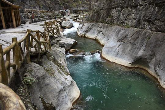 山涧 河流