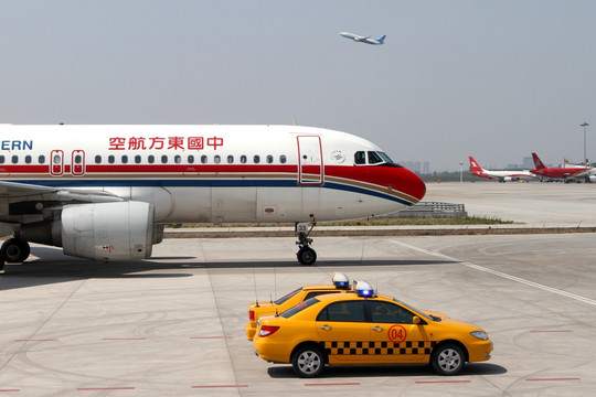 飞机 中国东方航空 停机坪
