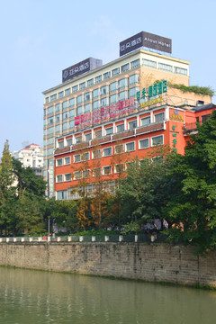 成都府河沿岸 酒店宾馆建筑外景