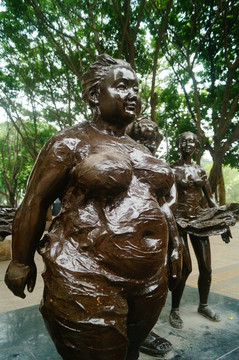 女性雕像
