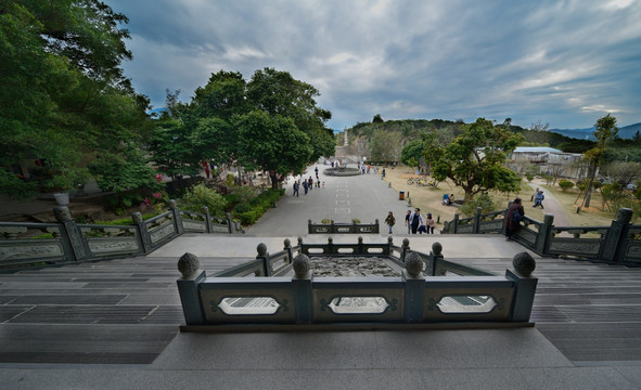 东山寺天王殿前广场