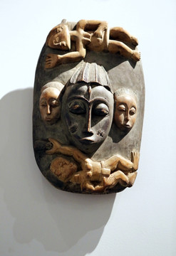 非洲洲雕刻三头双人体面具