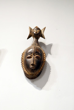 非洲雕刻鼎小头面具