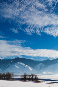 蓝天 白云 雪地