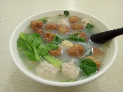 生汆丸子汤
