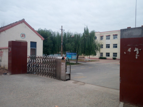 蔡寨中心校的校门口