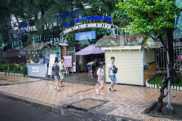 越南街景 街上的行人 走着的人