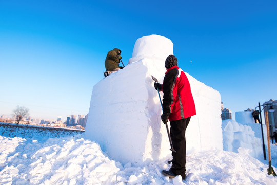 雪雕工人