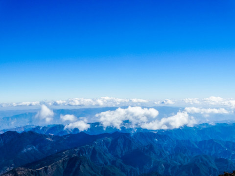 高原群山