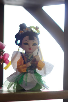 中国古典人像玩偶少女