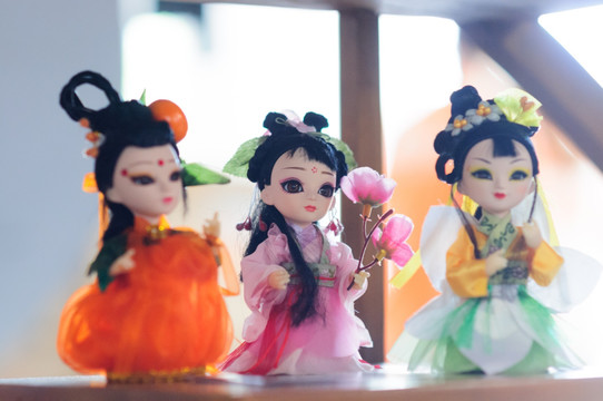 中国古典人像玩偶少女