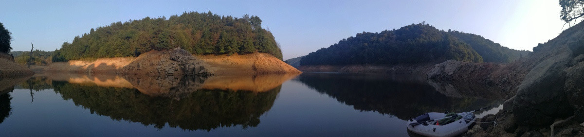 船行靠岸 岩岭水库