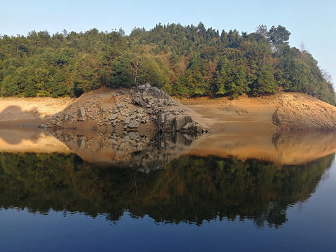 山色 水天