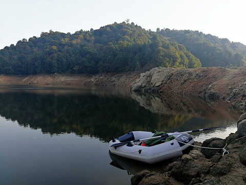 岩岭水库 泊船