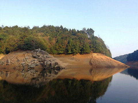山水 倒影