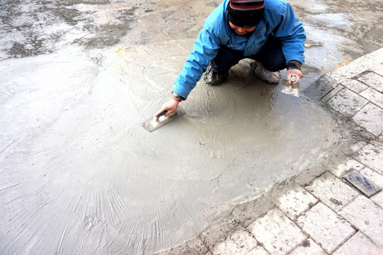 泥瓦工 水泥地面修补