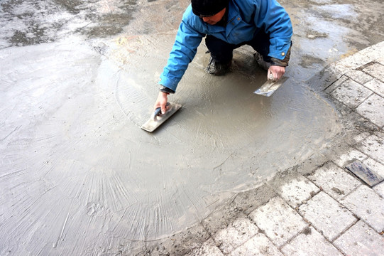 泥瓦工 水泥地面修补