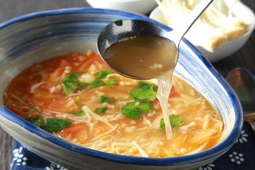 鲜红翠绿汤