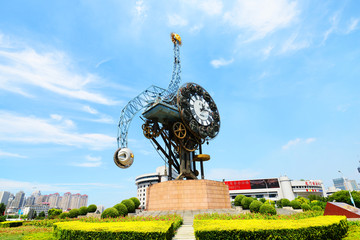 天津世纪钟 侧面 绿化