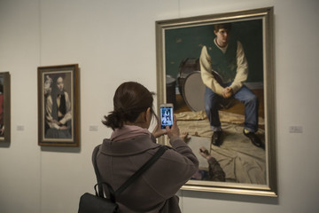 看画展