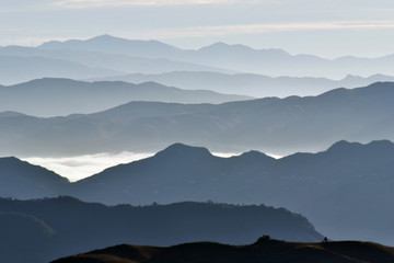 山峦 层层叠叠