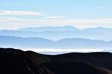 山峦 层层叠叠