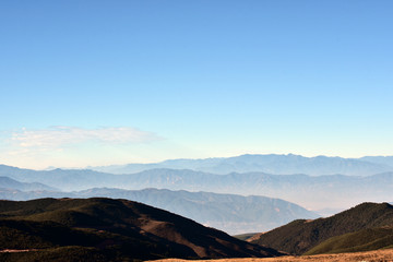 远山云雾