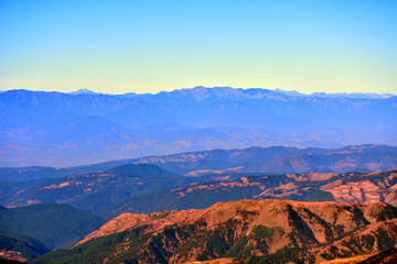 山峦叠嶂