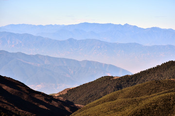 山脉叠嶂