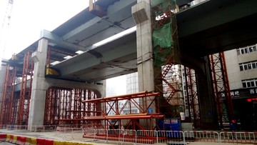 建设中的高架公路